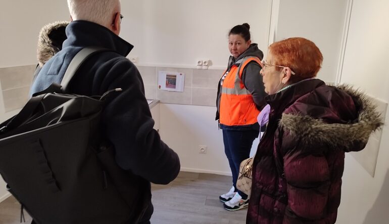 Réhabilitation de la résidence « Le Presbytère » : les habitants découvrent le logement témoin