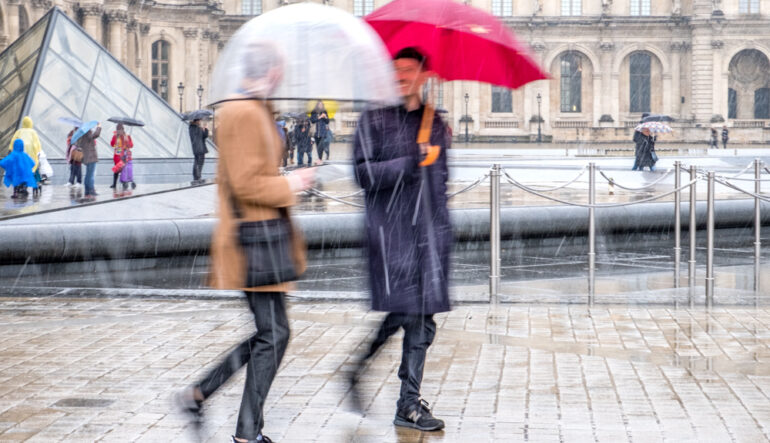Fabienne Mondié expose "Les Parapluies du Louvre"