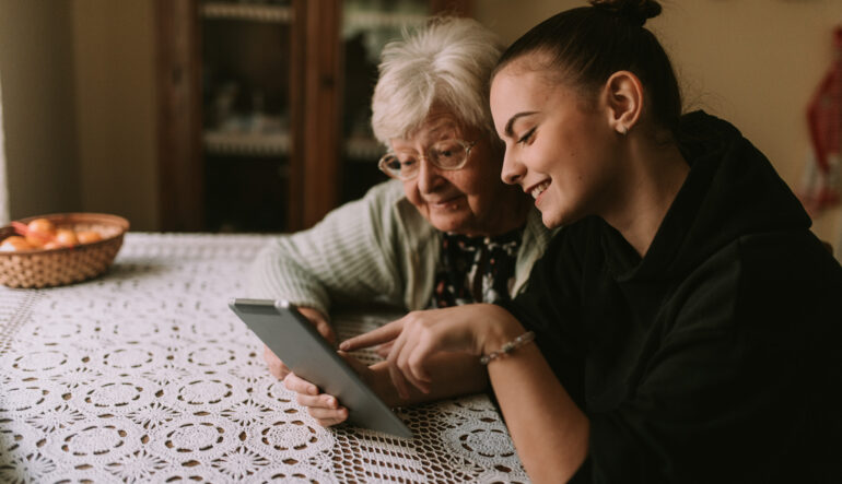 La cohabitation intergénérationnelle facilitée grâce à Partage un toit